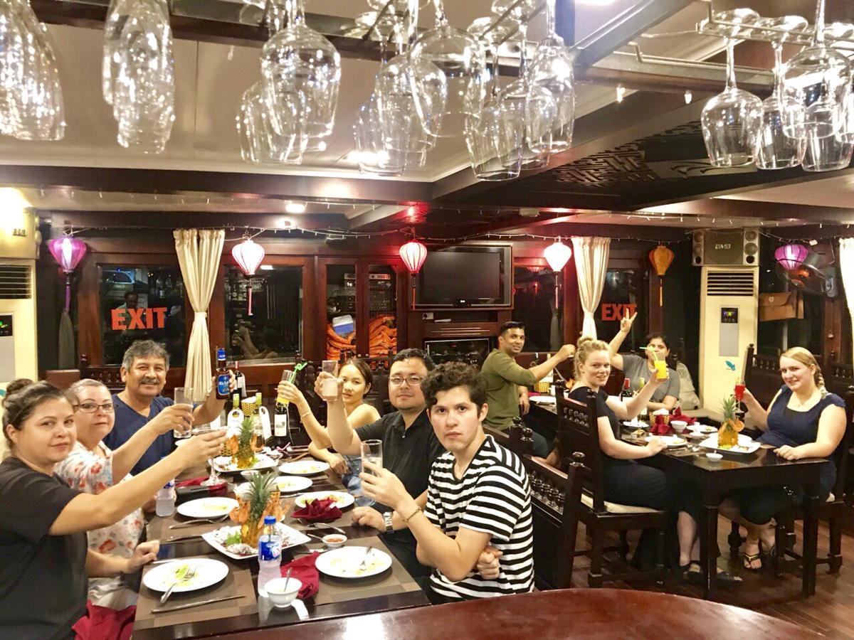 Halong Majestic Legend Cruise Hotel Ха Лонг Екстериор снимка