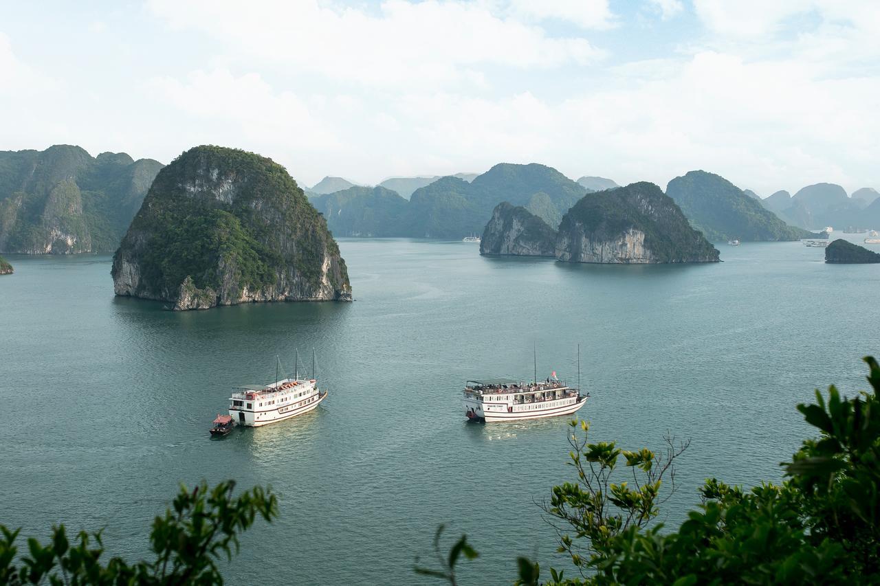Halong Majestic Legend Cruise Hotel Ха Лонг Екстериор снимка