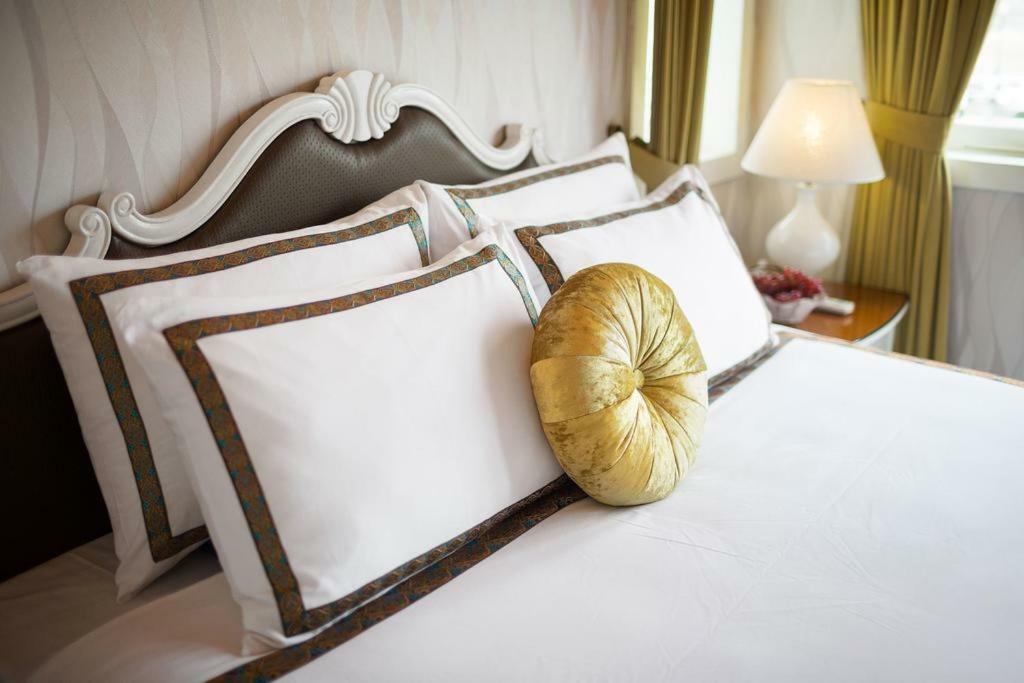 Halong Majestic Legend Cruise Hotel Ха Лонг Екстериор снимка